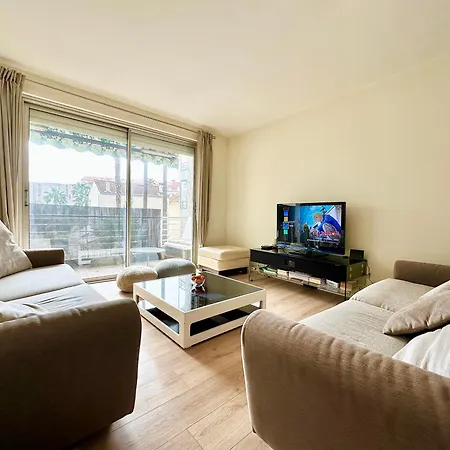 3p Refurbished Palm 200 M From The Beaches Cannes
